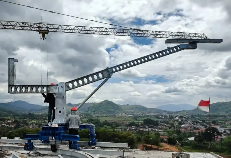 Jasa pemasangan gondola gedung profesional oleh PT Gondola Firdaus
